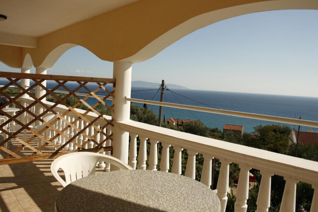 Marinos Studios At Lourdata Village Room photo