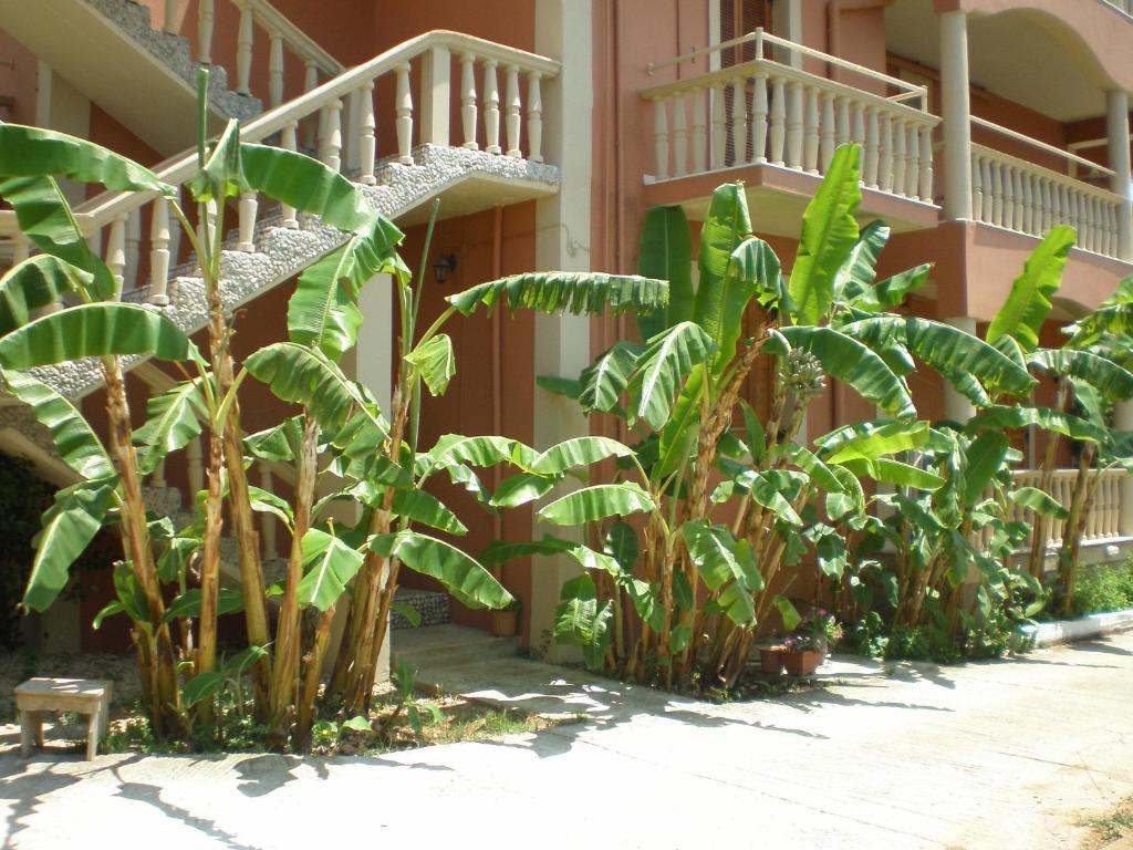Marinos Studios At Lourdata Village Exterior photo